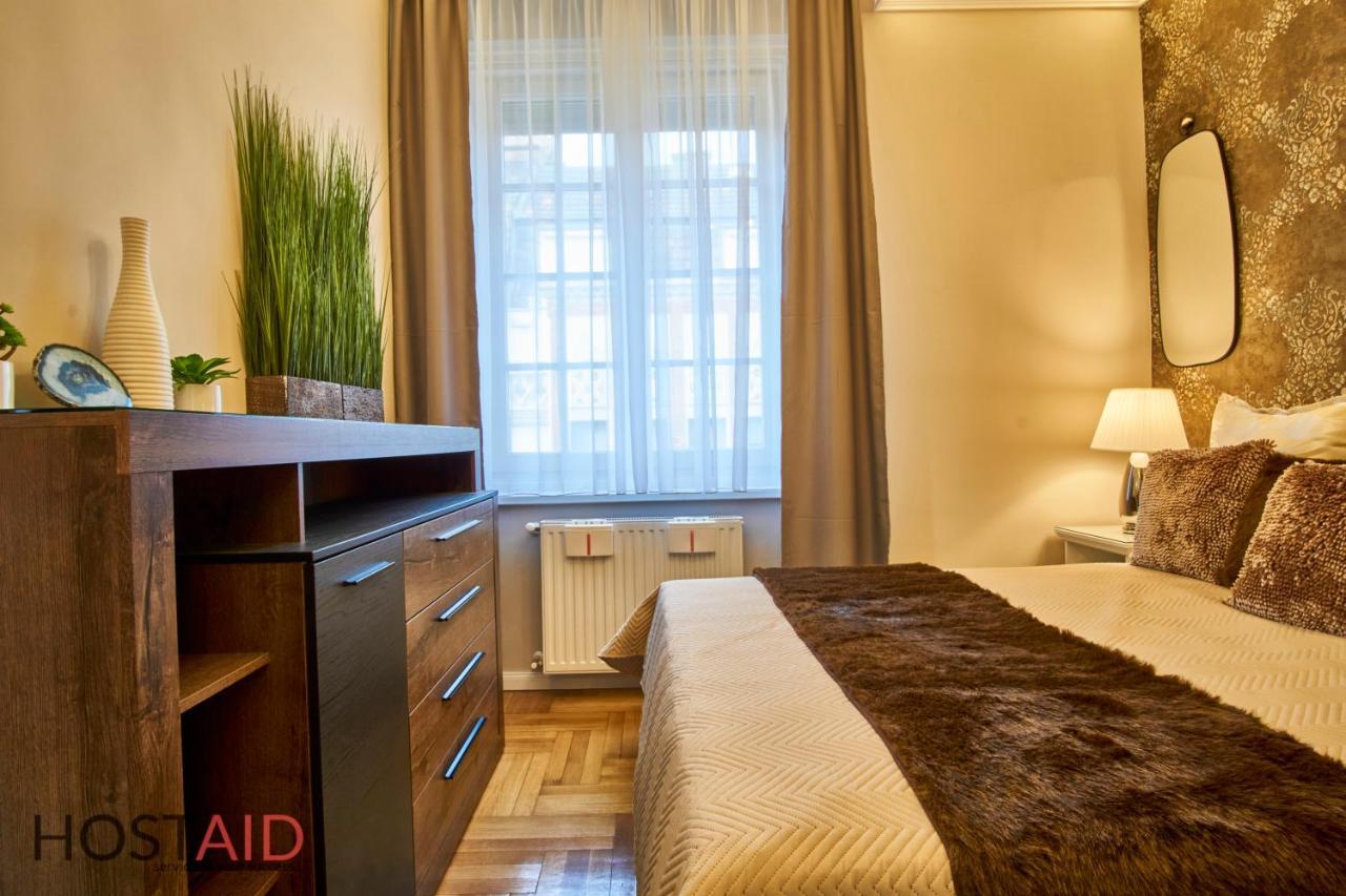 R7 Design Apartment - Hostaid Budapeste Exterior foto